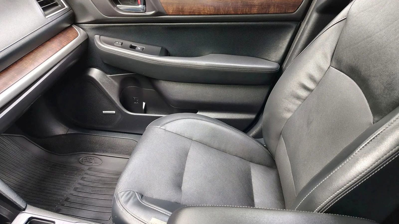 Used 2016 Subaru Outback 3.6R Limited image 25