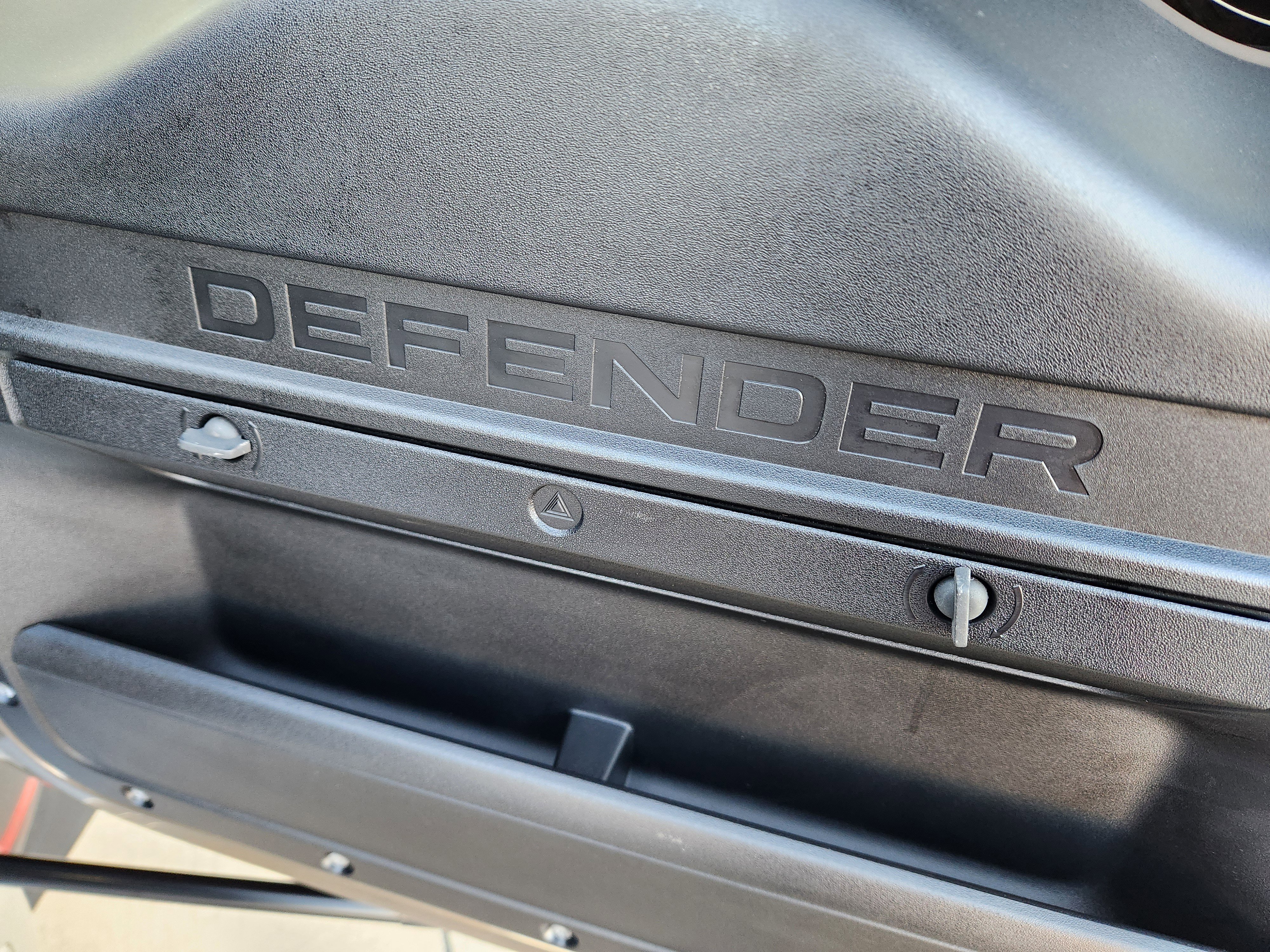 Certified 2025 Land Rover Defender 90 S image 33