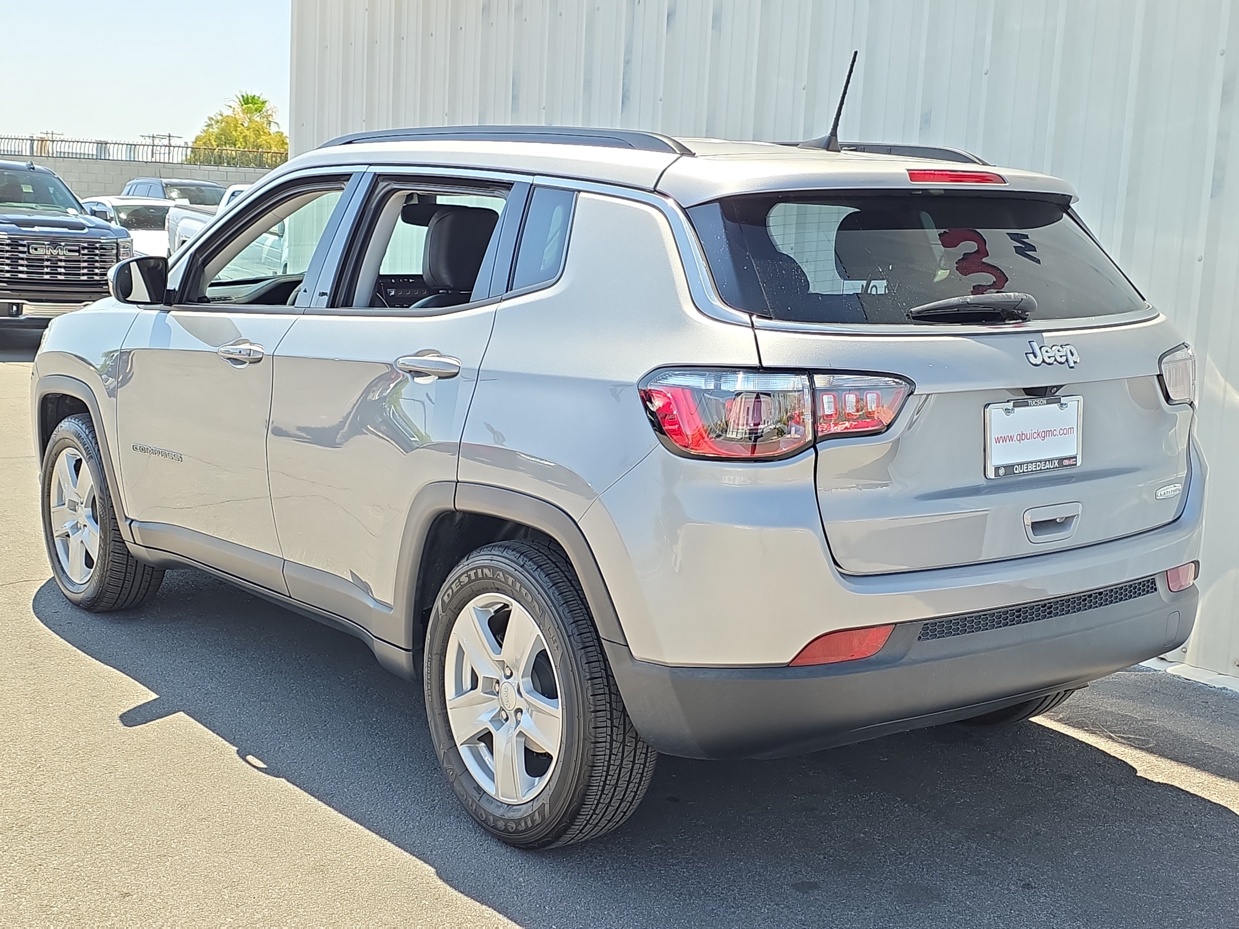 Used 2022 Jeep Compass Latitude FWD image 5