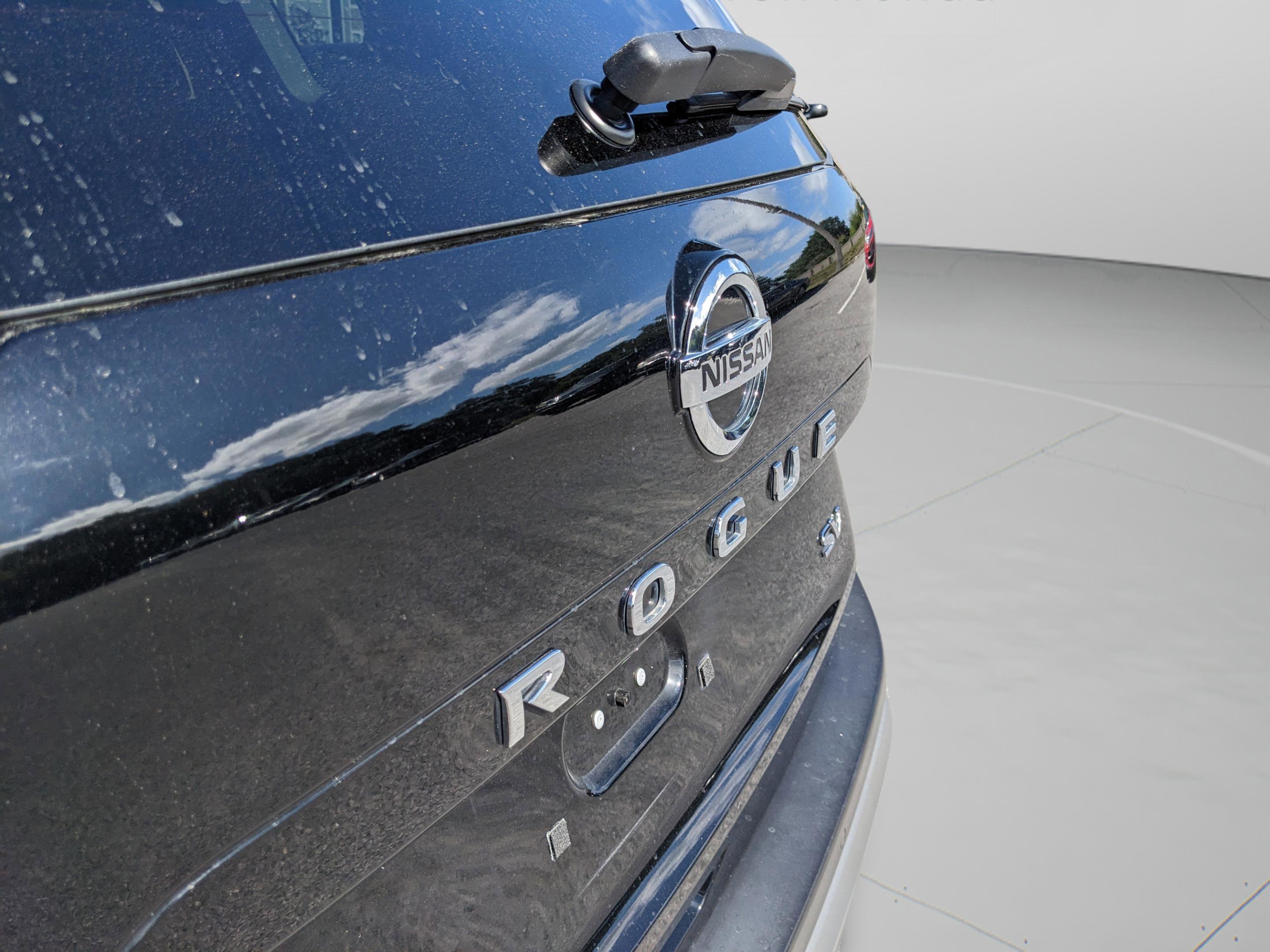 Used 2021 Nissan Rogue SV image 13
