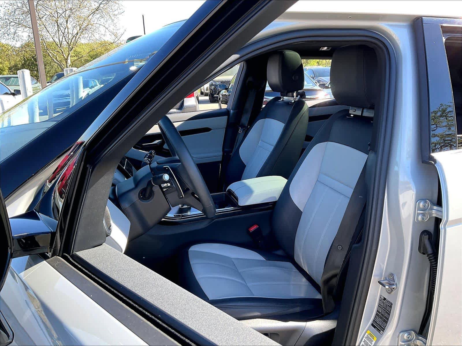 Used 2026 Land Rover Range Rover Evoque Dynamic SE AWD/4WD image 29