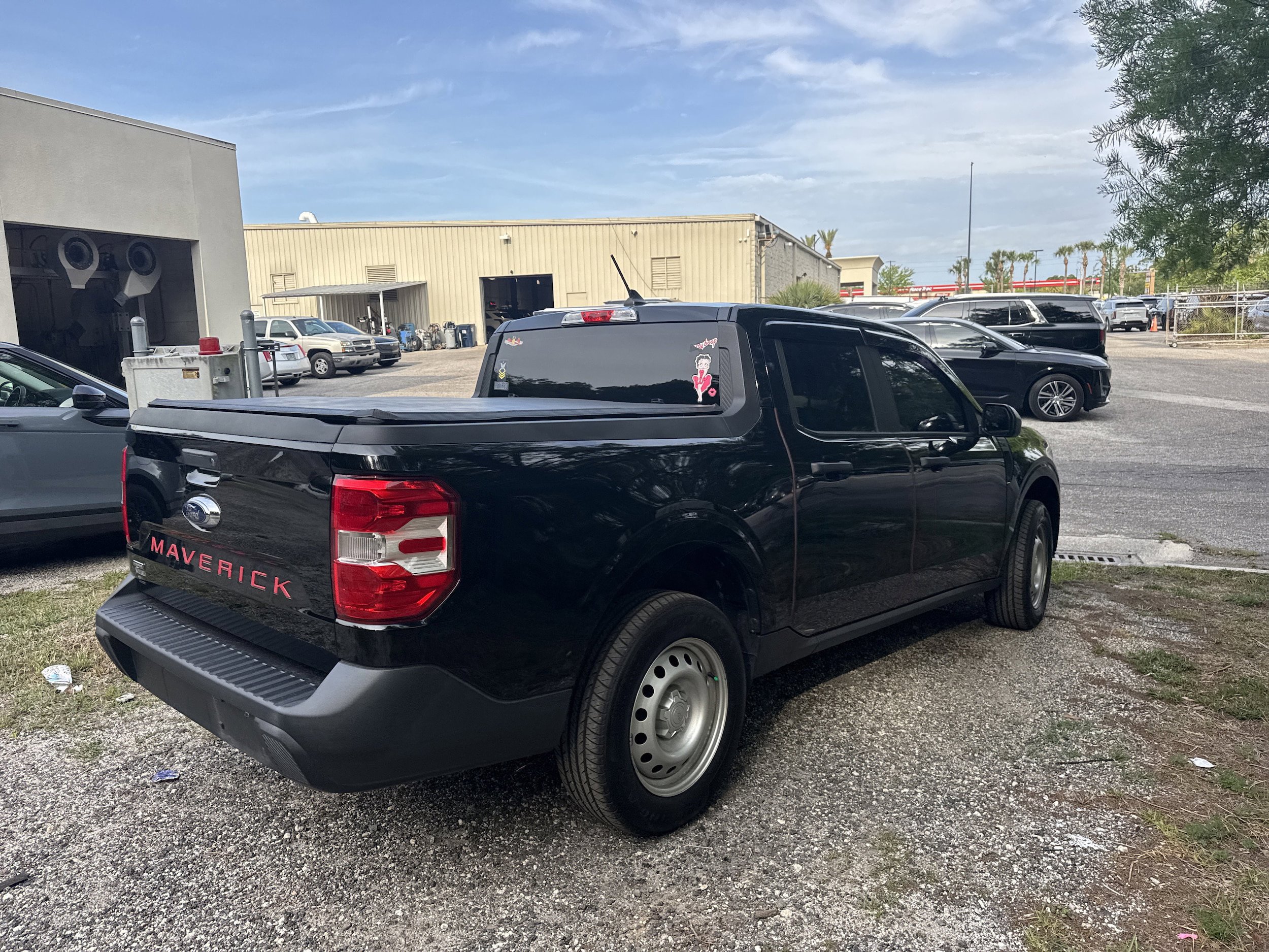 Used 2022 Ford Maverick XL FWD image 3