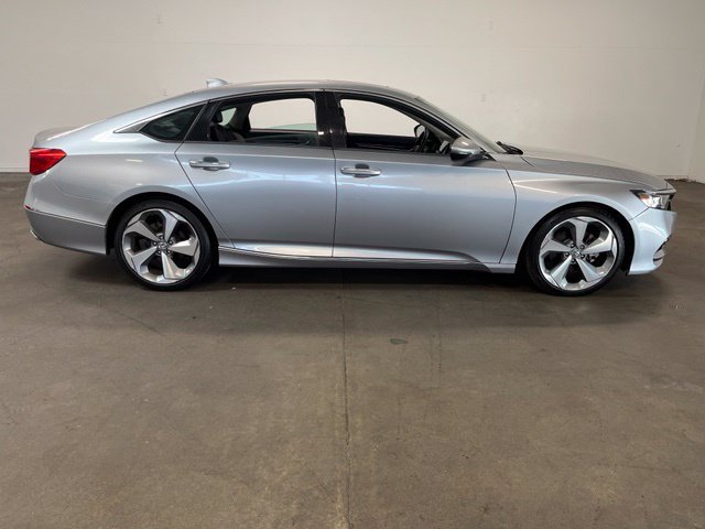 Used 2018 Honda Accord Touring image 2