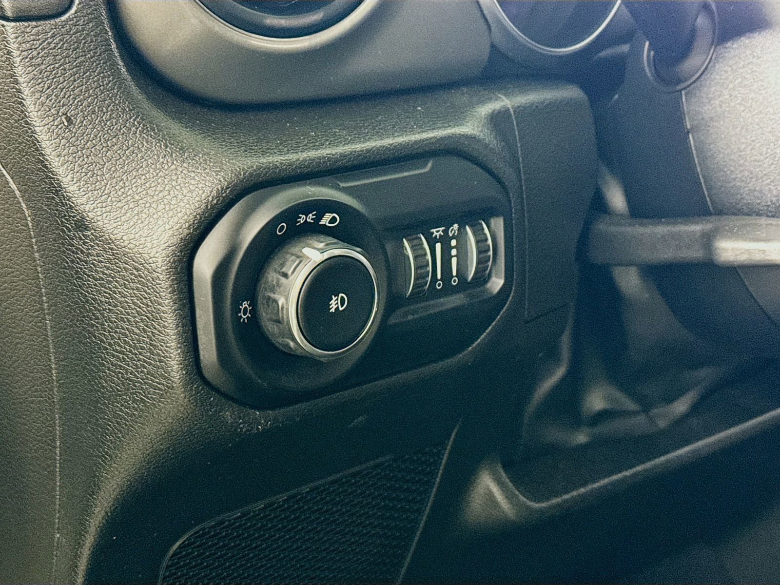 Used 2022 Jeep Wrangler Sport image 8