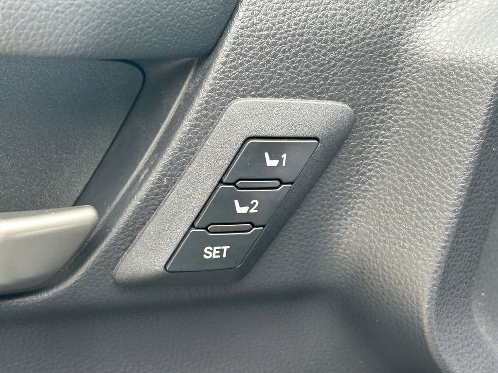 Used 2025 Toyota 4Runner Limited AWD/4WD image 26