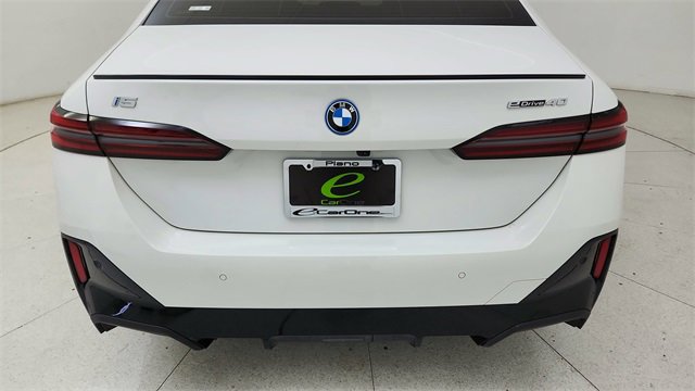 Used 2025 BMW i5 eDrive40i w/ M Sport Package image 12