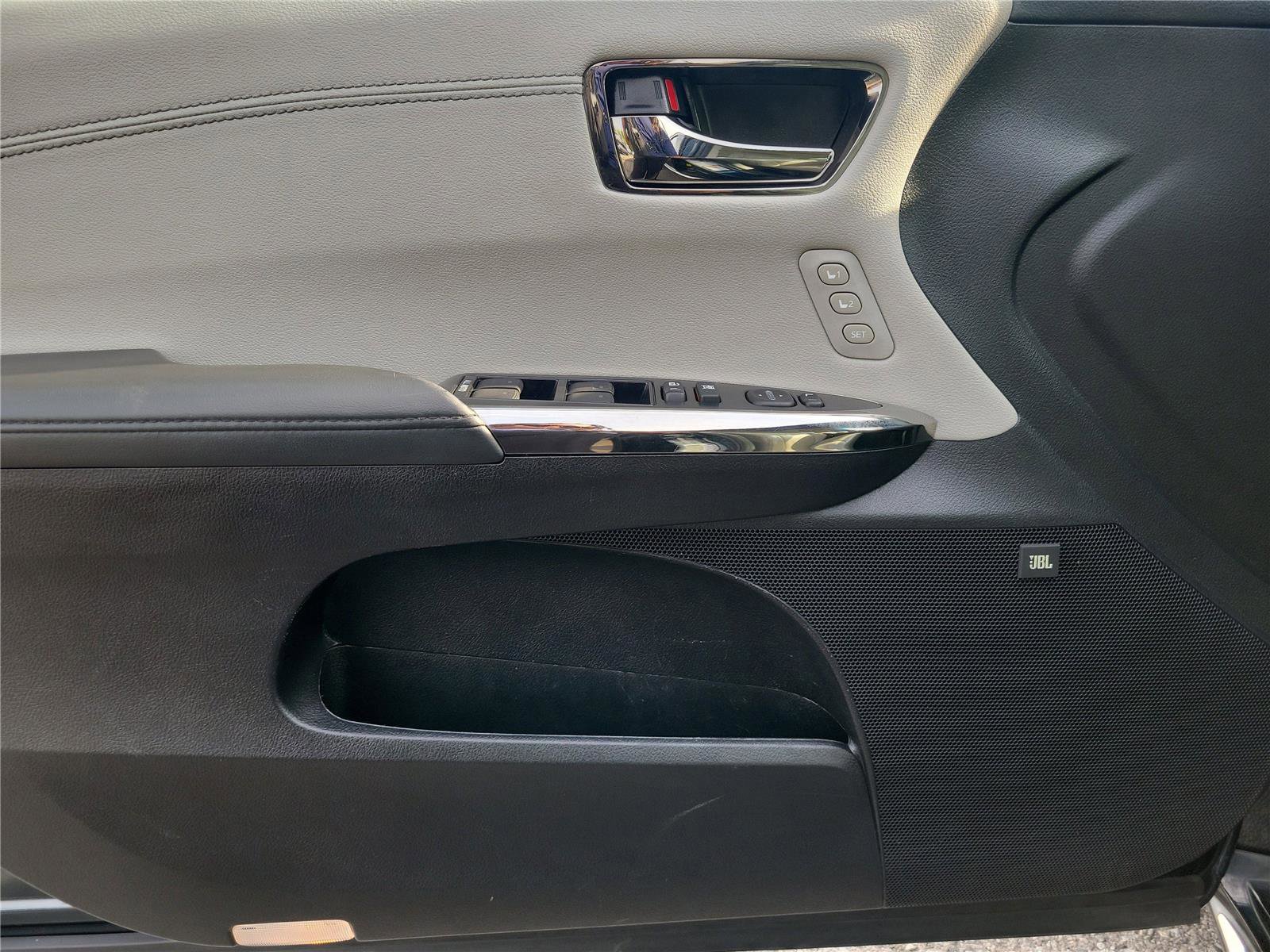 Used 2016 Toyota Avalon Limited w/ Toyota Safety Sense Package image 20