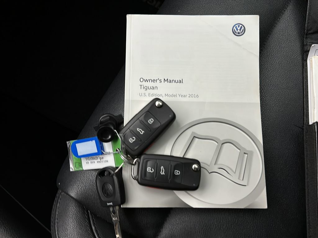 Used 2016 Volkswagen Tiguan SEL AWD/4WD image 33