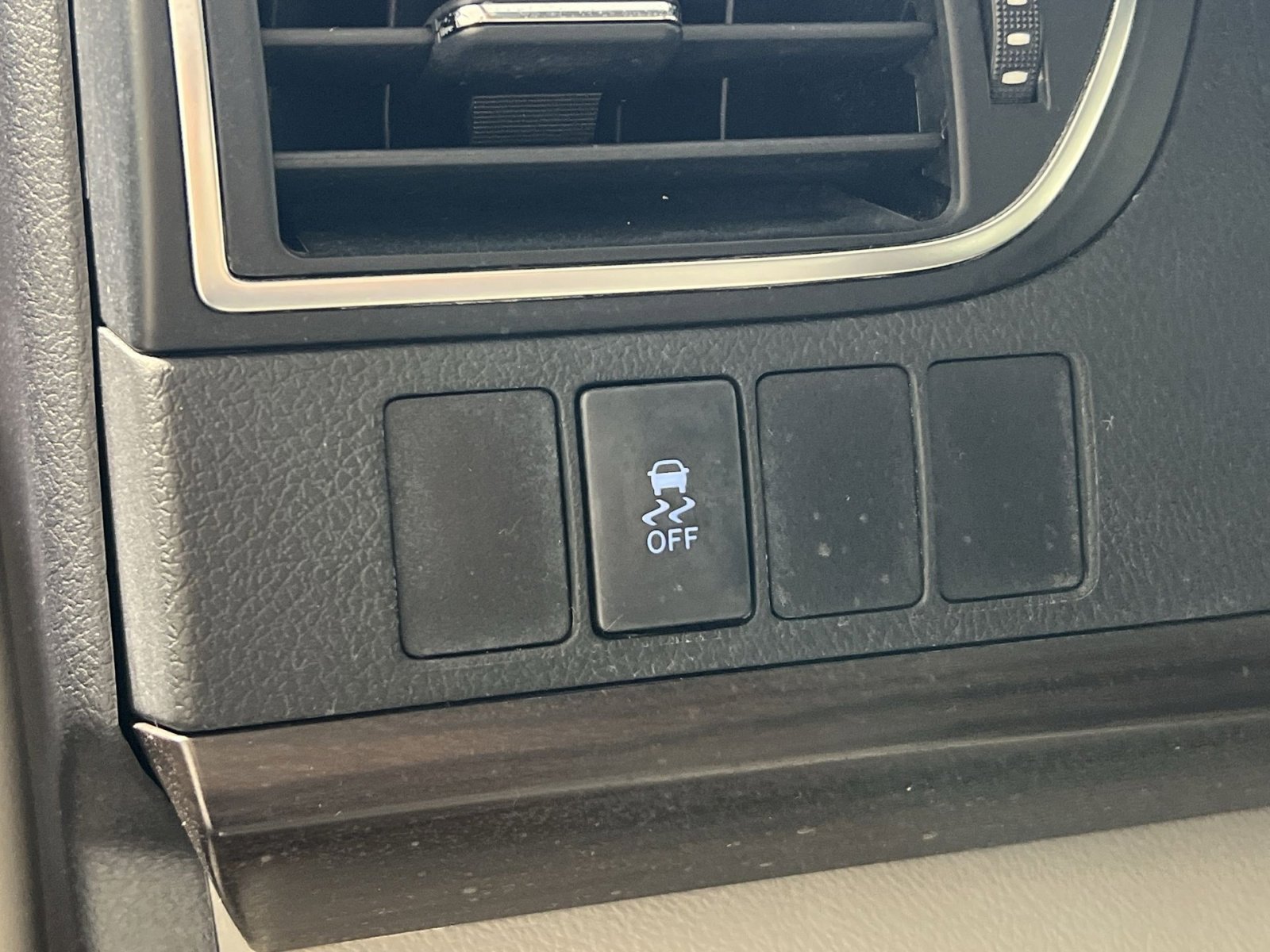 Used 2016 Toyota Camry LE image 29