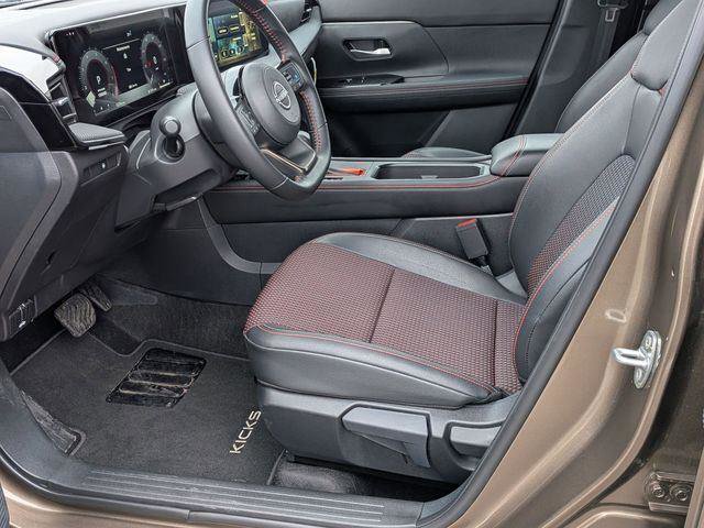 Used 2025 Nissan Kicks SR AWD/4WD image 11