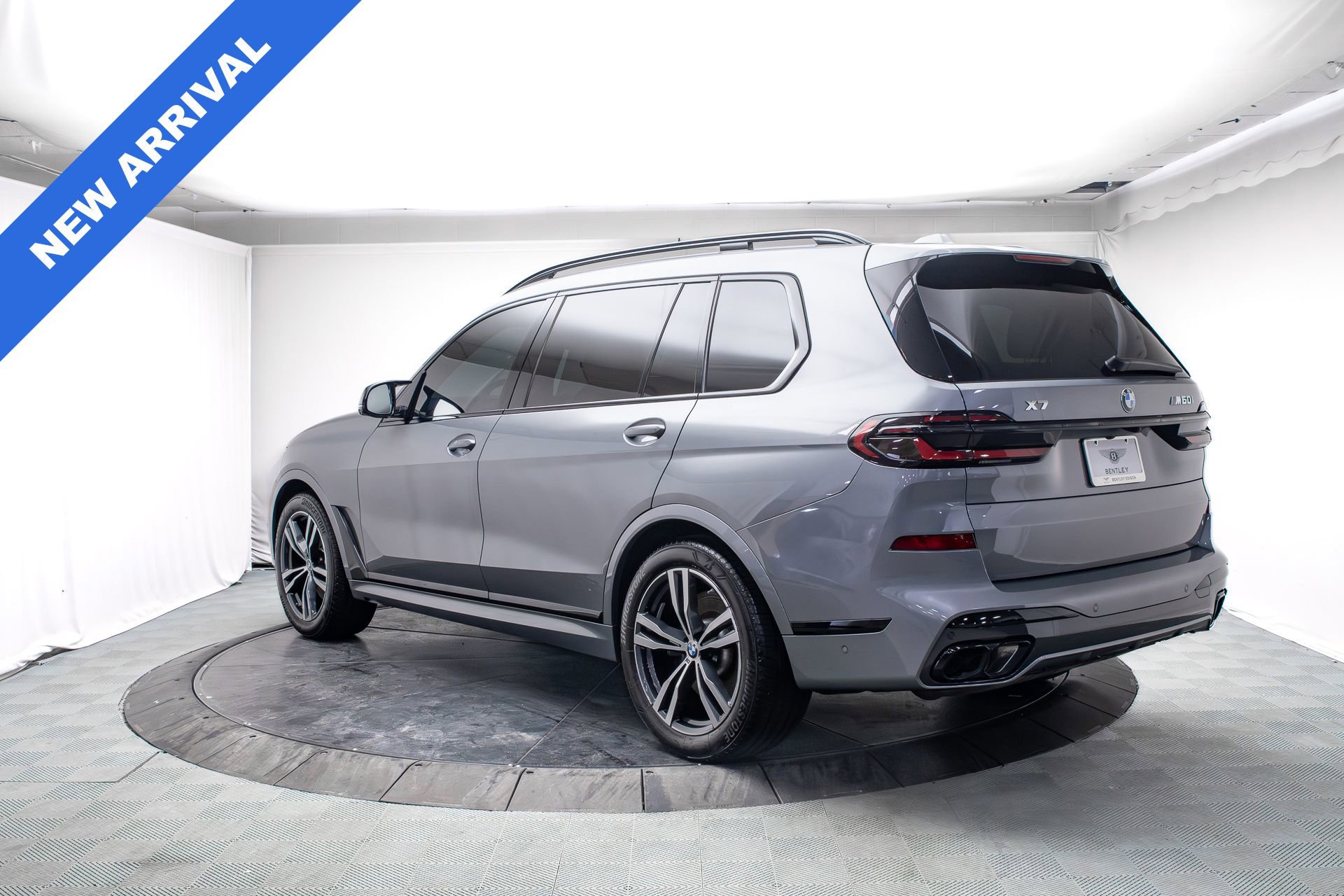 Used 2025 BMW X7 M60i w/ Executive Package image 5