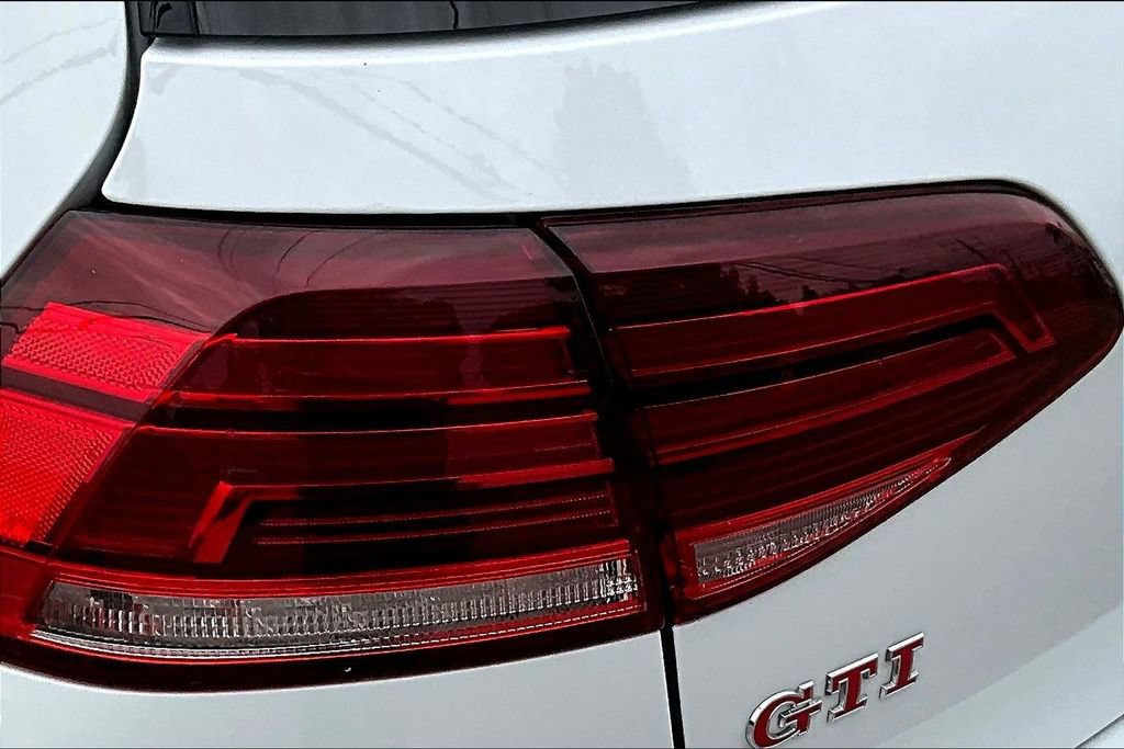 Used 2021 Volkswagen GTI SE FWD image 21