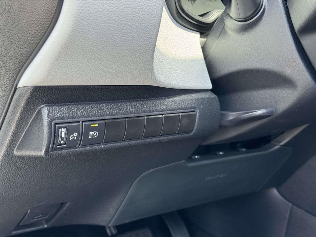 Used 2024 Toyota Corolla SE FWD image 9