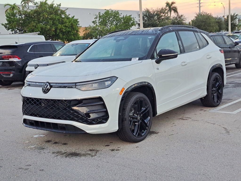 New 2026 Volkswagen Tiguan SE R-Line FWD image 3