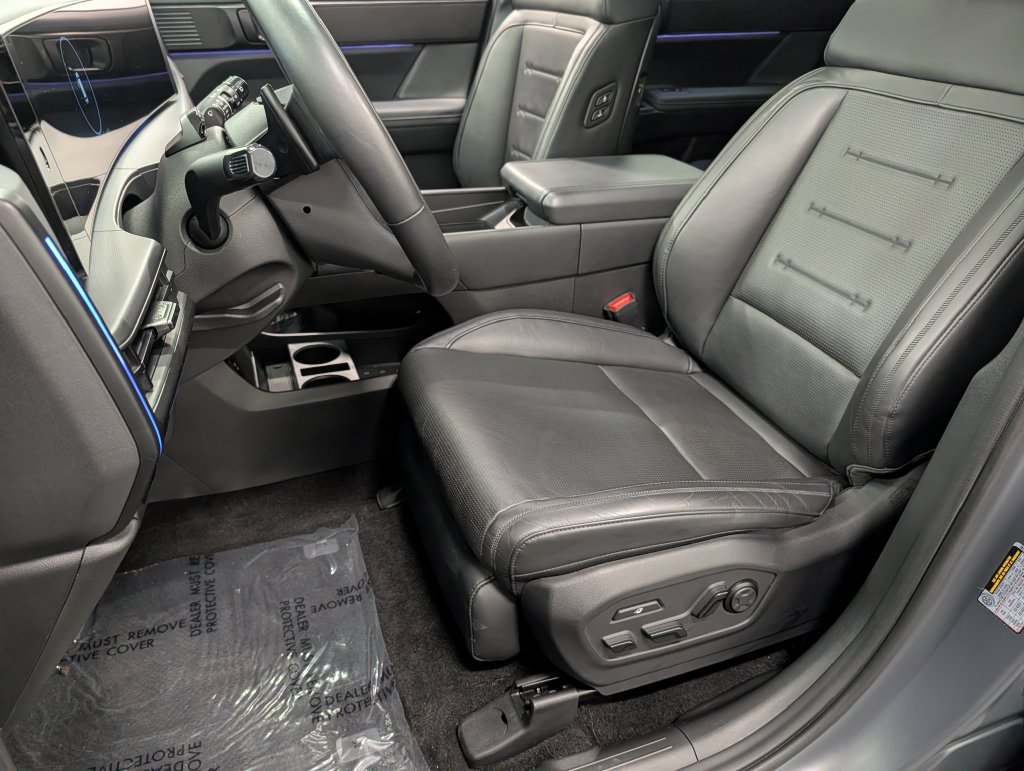 Used 2025 Hyundai Santa Fe Calligraphy AWD/4WD image 9