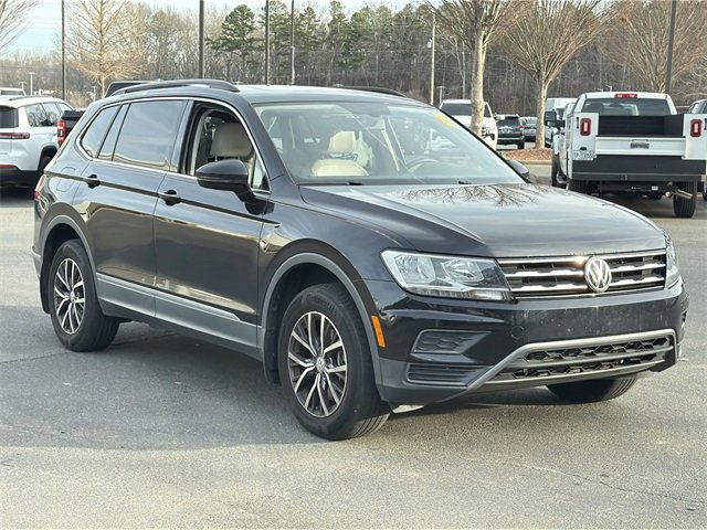 Used 2020 Volkswagen Tiguan SE w/ Panoramic Sunroof Package image 8