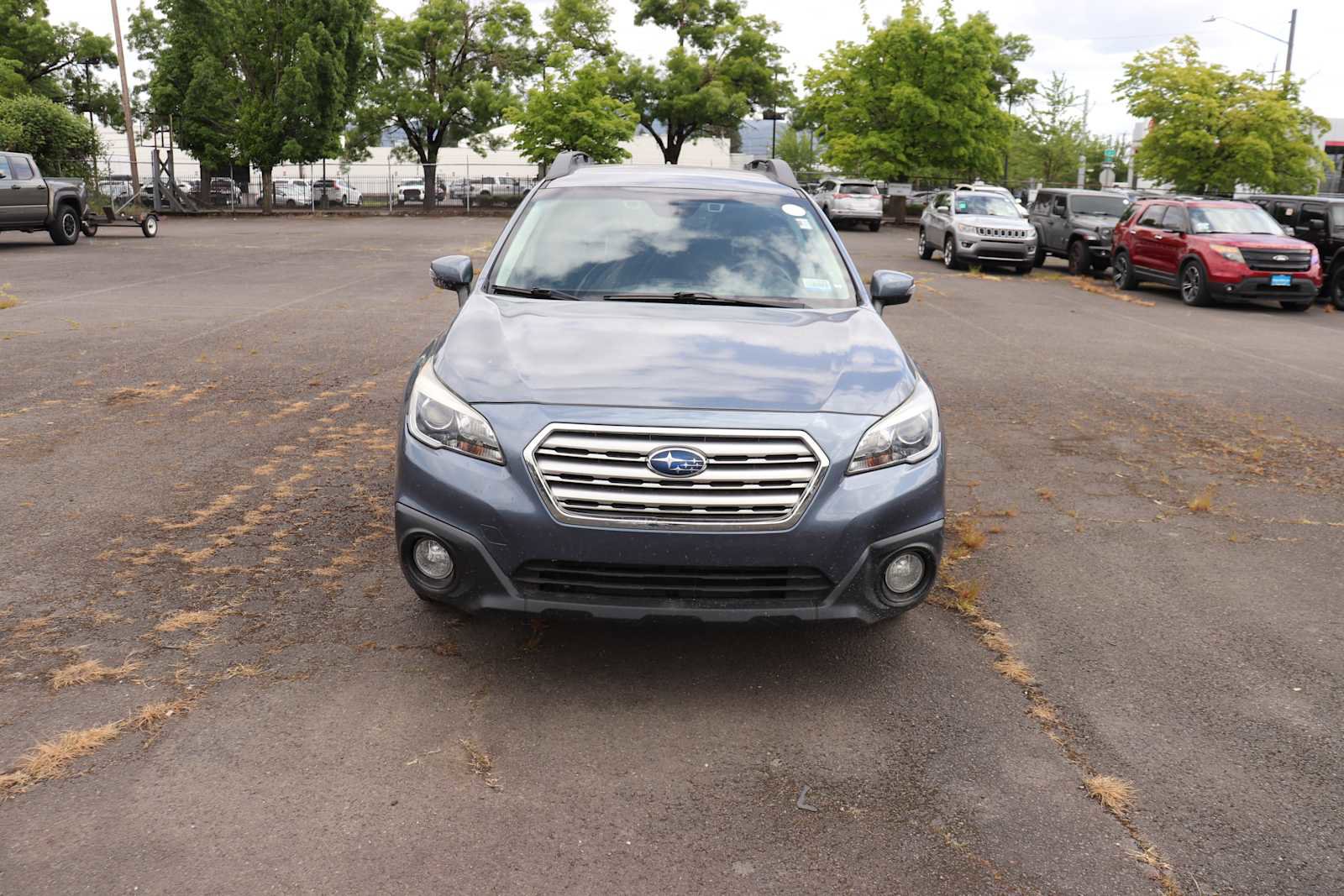Used 2017 Subaru Outback 2.5i Premium AWD/4WD image 2