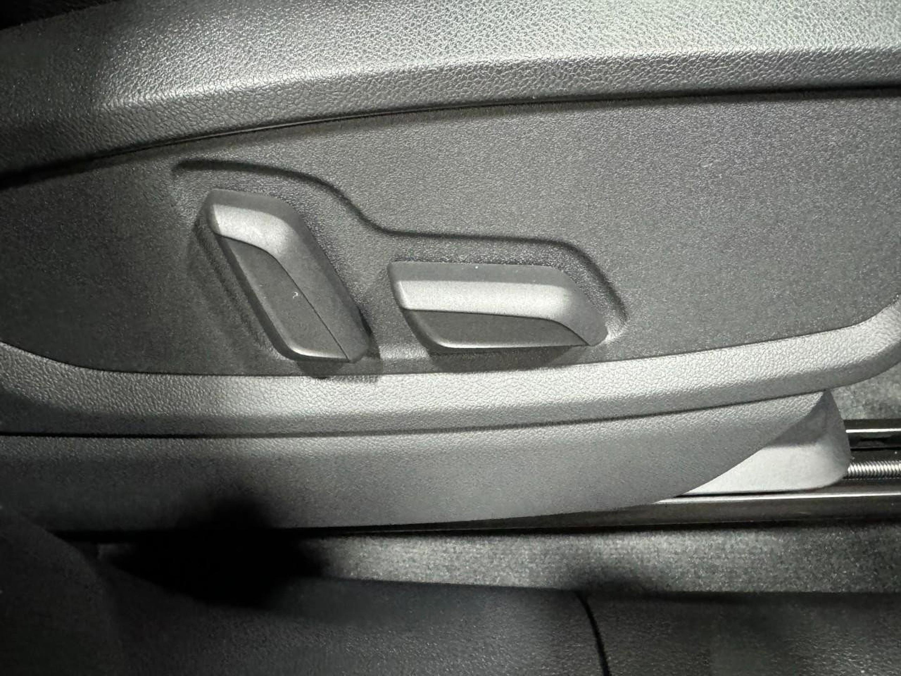 Certified 2025 Audi Q5 2.0T Premium w/ Convenience Plus Package image 19