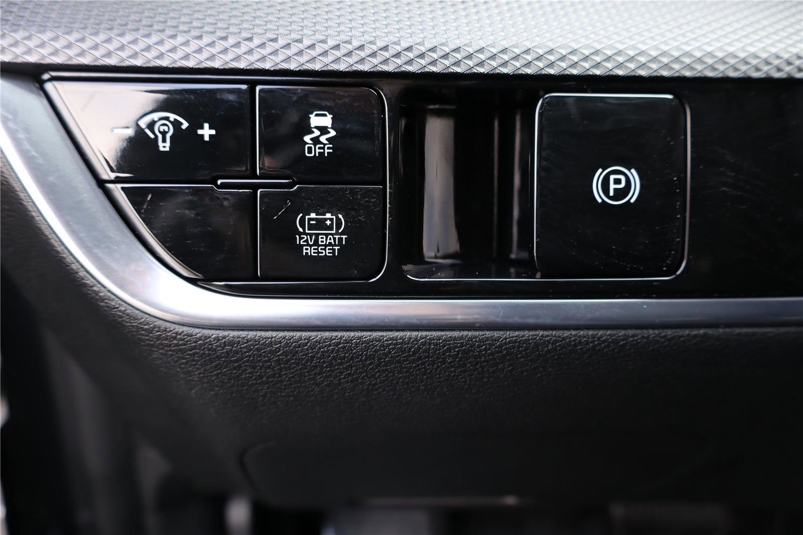 Certified 2025 Kia Sportage LX image 14