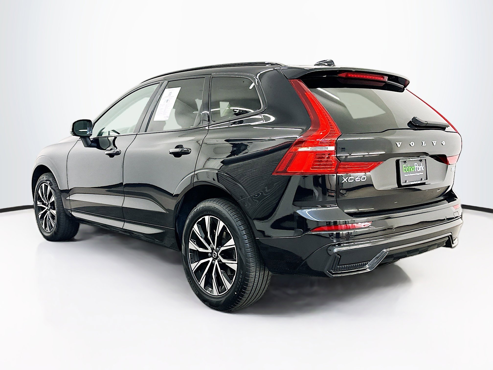 Used 2025 Volvo XC60 B5 Core AWD/4WD image 5