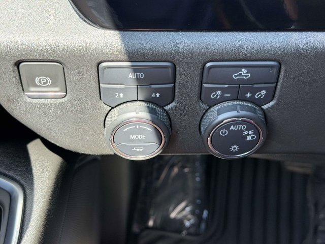 Used 2023 Chevrolet Silverado 1500 LT AWD/4WD image 23