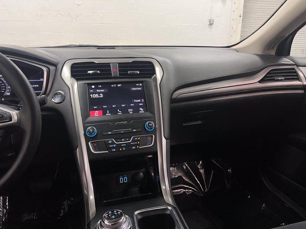 Used 2019 Ford Fusion SE FWD image 18