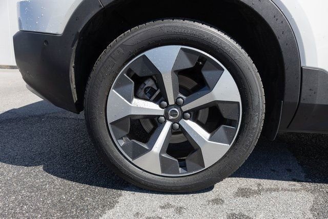 Used 2024 Volvo XC40 B5 Plus image 9