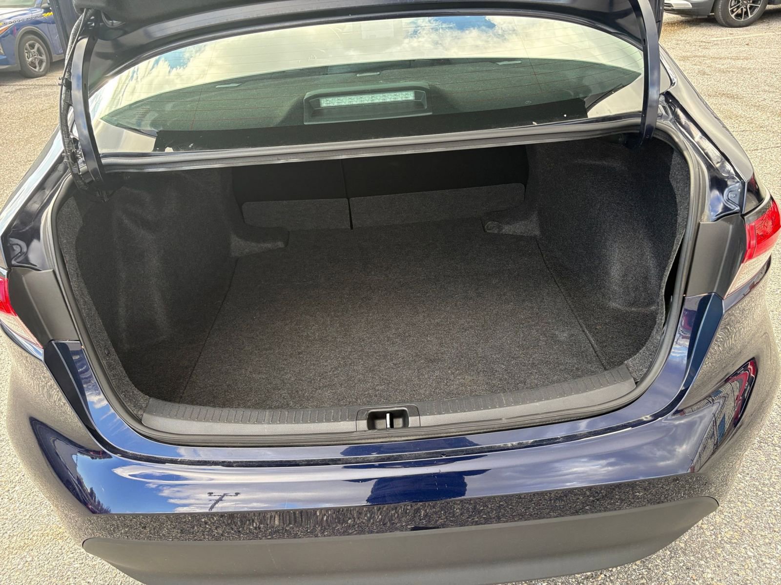 Used 2025 Toyota Corolla LE image 31