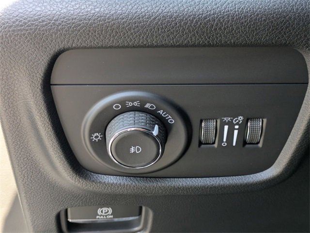 New 2025 Jeep Grand Cherokee Limited w/ Luxury Tech Group II image 13