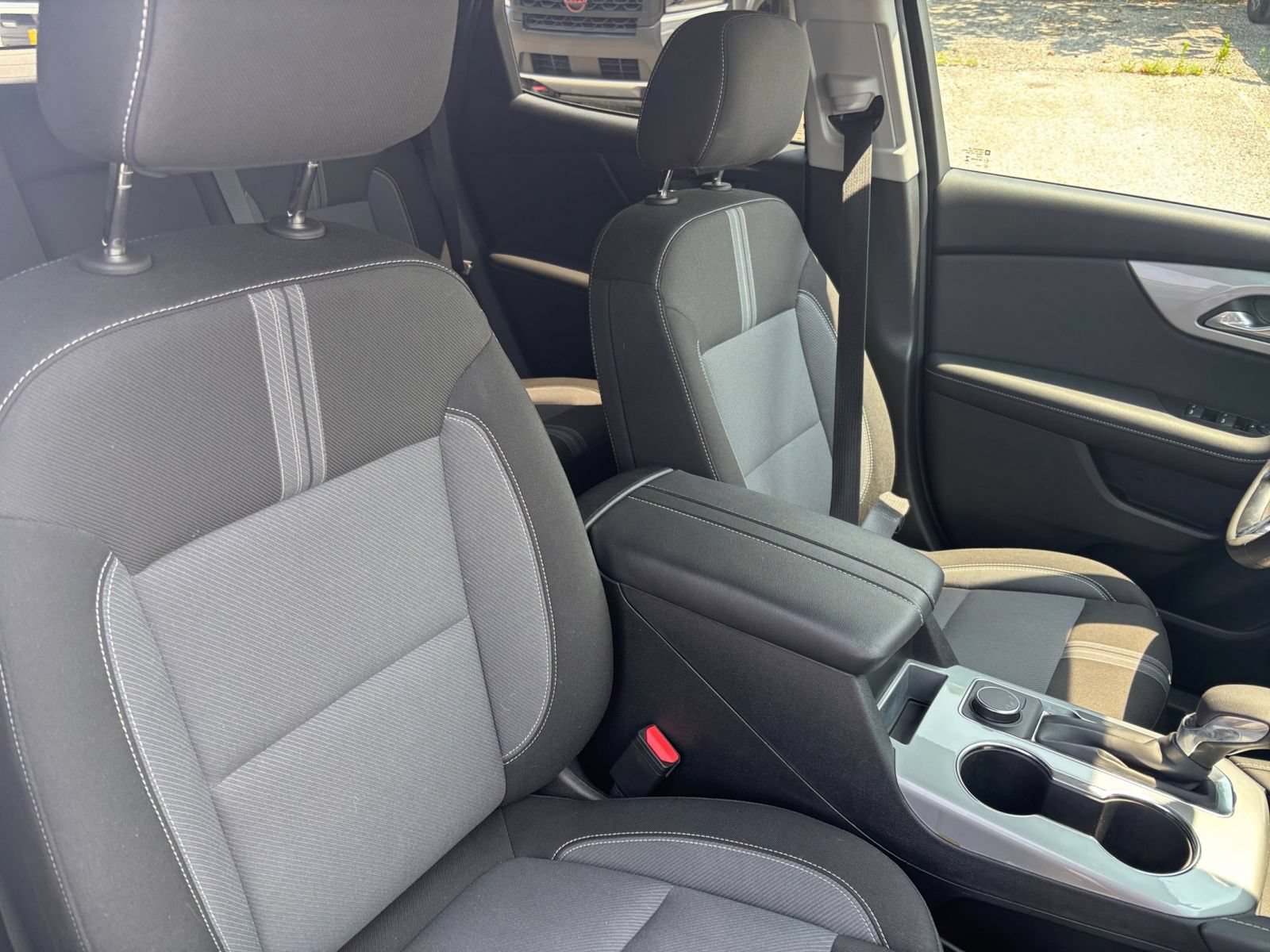Used 2025 Chevrolet Blazer LT FWD image 30