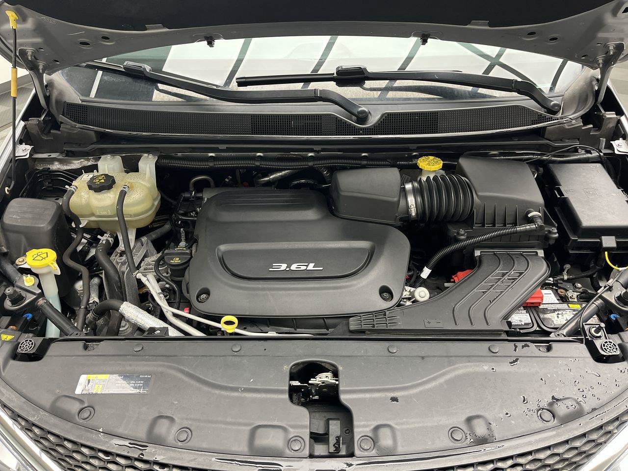 Used 2018 Chrysler Pacifica Limited FWD image 29