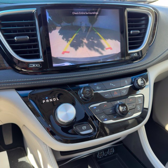 Used 2021 Chrysler Pacifica Limited FWD image 22