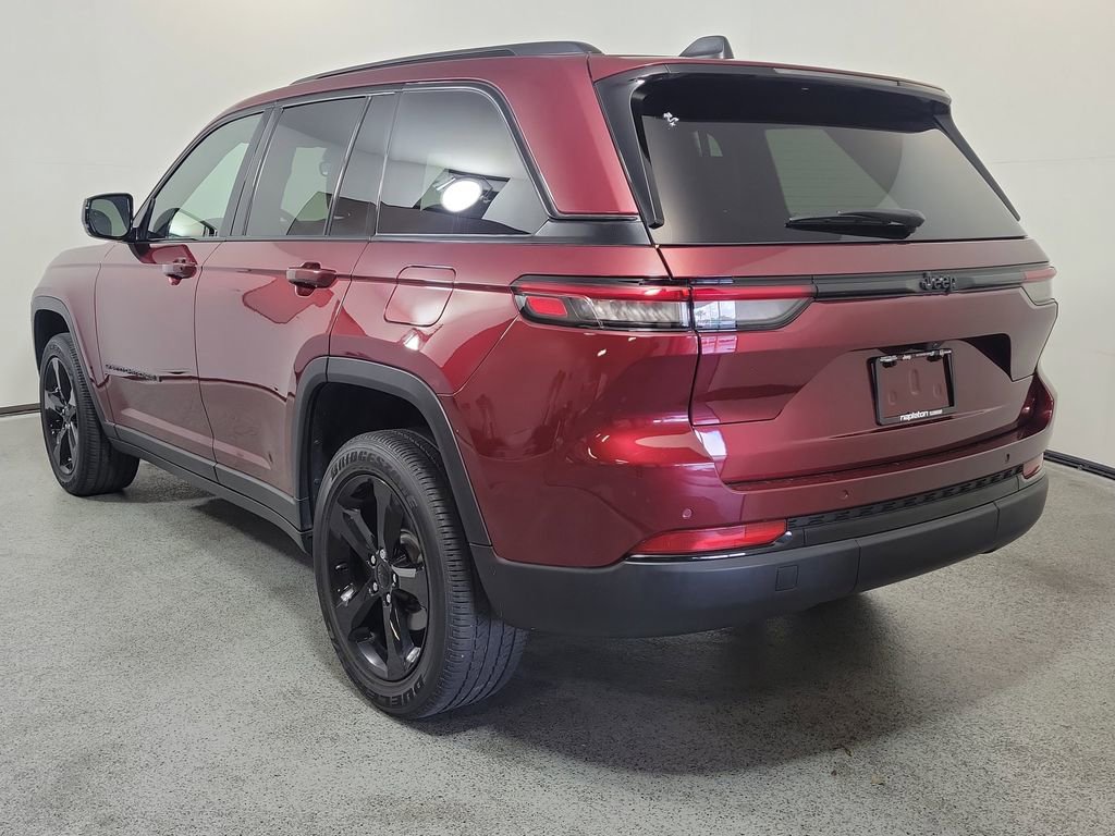 Used 2023 Jeep Grand Cherokee Altitude RWD image 5