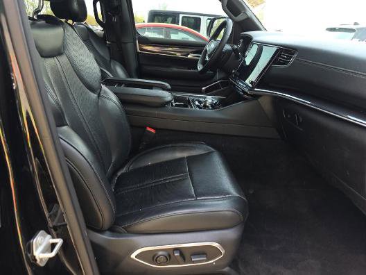 Used 2023 Jeep Wagoneer L 4WD image 10