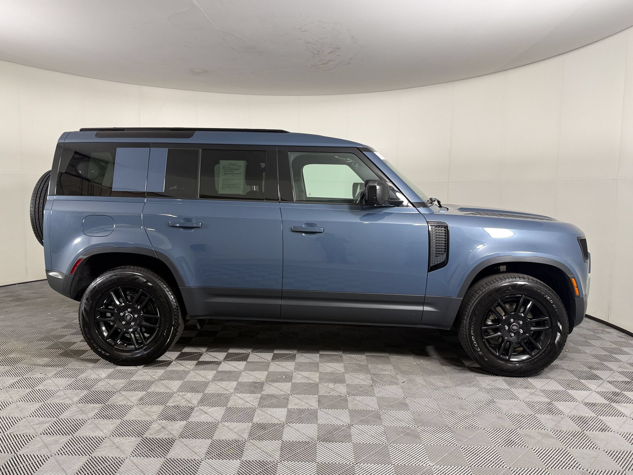 Used 2025 Land Rover Defender 110 S AWD/4WD image 8