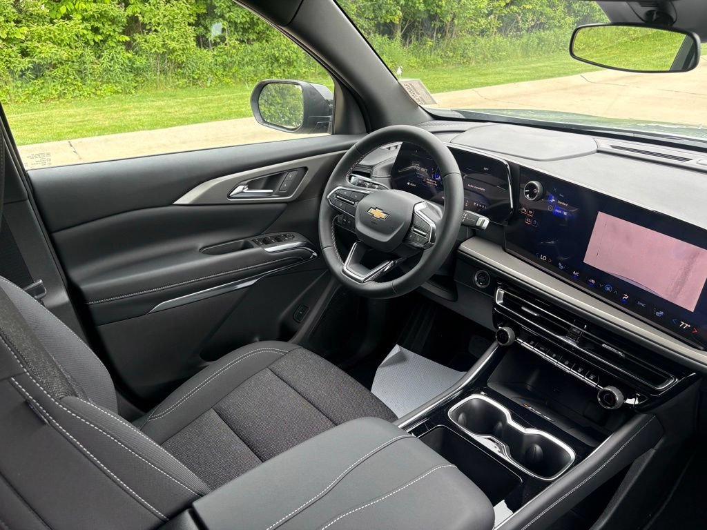 New 2026 Chevrolet Traverse LT w/ LPO, Floor Liner Package FWD image 31