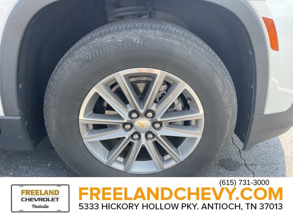 Used 2022 Chevrolet Traverse LT FWD image 9