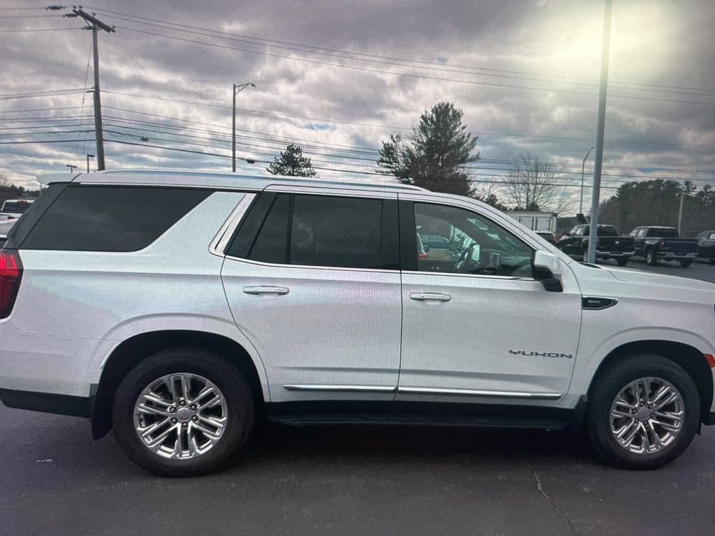 Used 2022 GMC Yukon SLT w/ SLT Premium Package AWD/4WD image 3