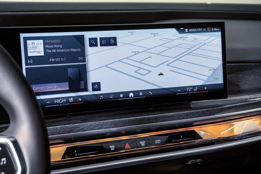 Used 2025 BMW 740i xDrive image 25