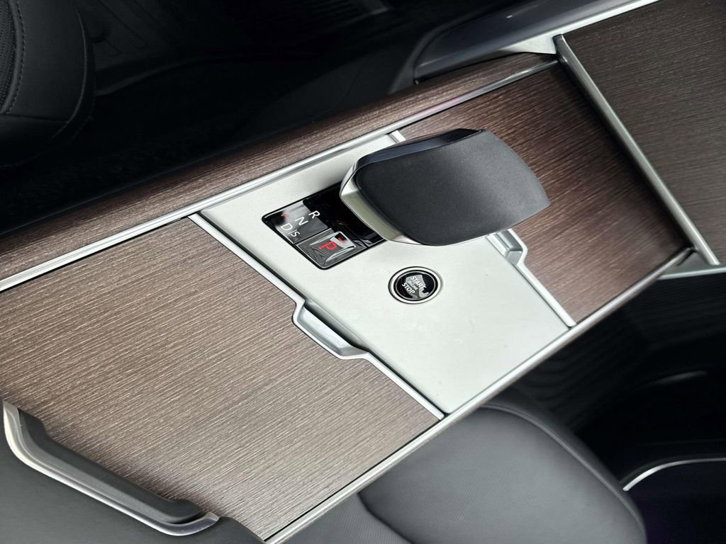 Certified 2024 Land Rover Range Rover SE image 26
