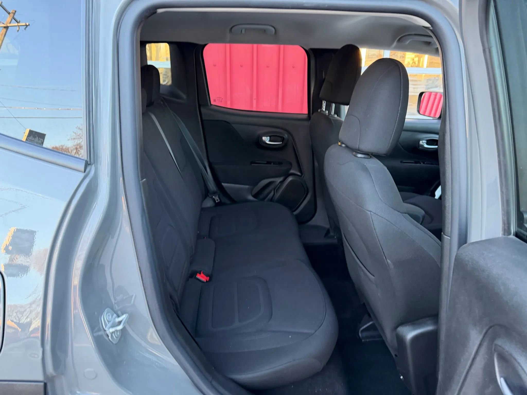 Used 2019 Jeep Renegade Latitude w/ Cold Weather Group image 17