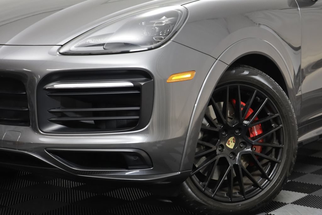 Used 2023 Porsche Cayenne GTS w/ Premium Package AWD/4WD image 3