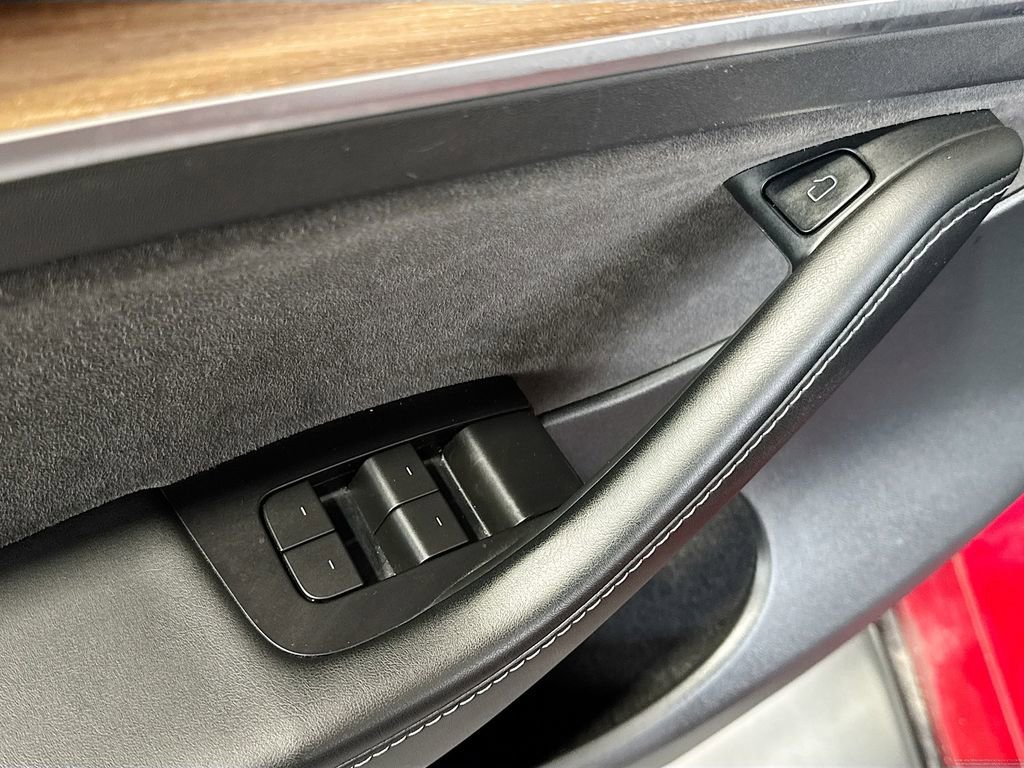 Used 2022 Tesla Model Y Long Range image 19