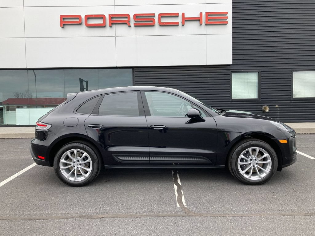 Used 2025 Porsche Macan AWD/4WD image 8