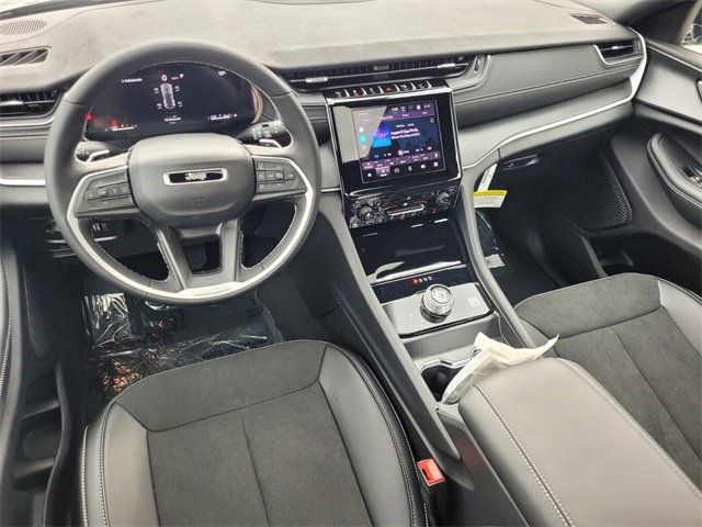 New 2025 Jeep Grand Cherokee Altitude image 10