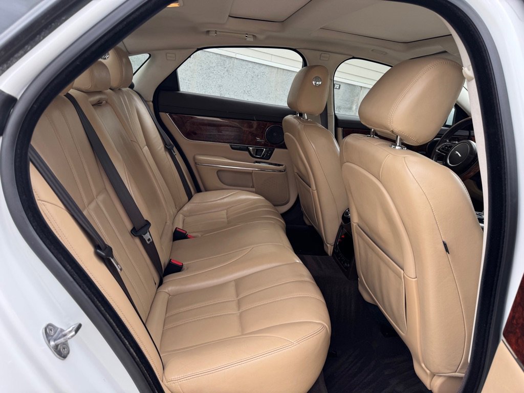 Used 2015 Jaguar XJ AWD image 26