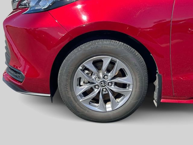 Certified 2024 Toyota Sienna LE w/ LE Plus Package image 15