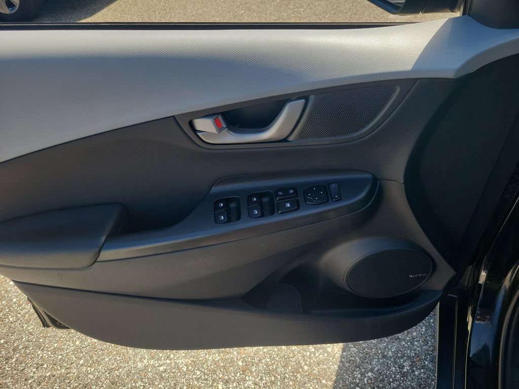 Used 2021 Hyundai Kona Limited FWD image 12