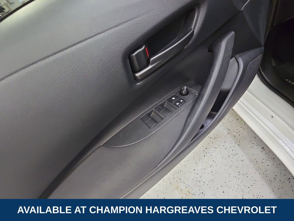 Used 2025 Toyota Corolla LE image 31