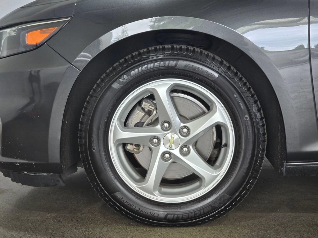 Used 2017 Chevrolet Malibu LS FWD image 8